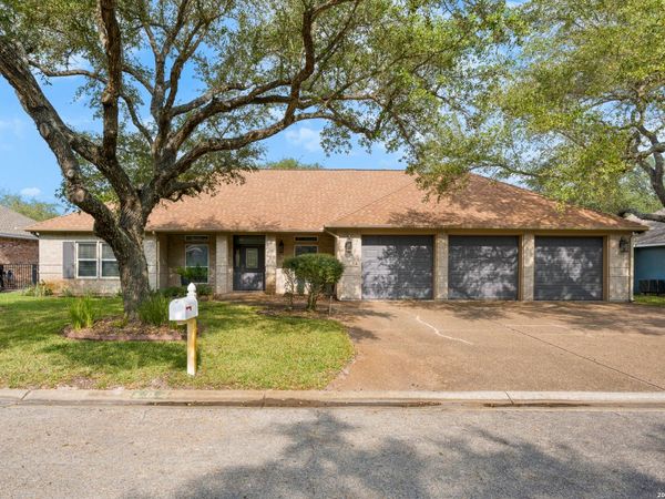 104 Peachtree, Rockport, TX 78382