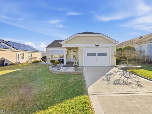 7 Woodstock Ln, Manchester, NJ 08759