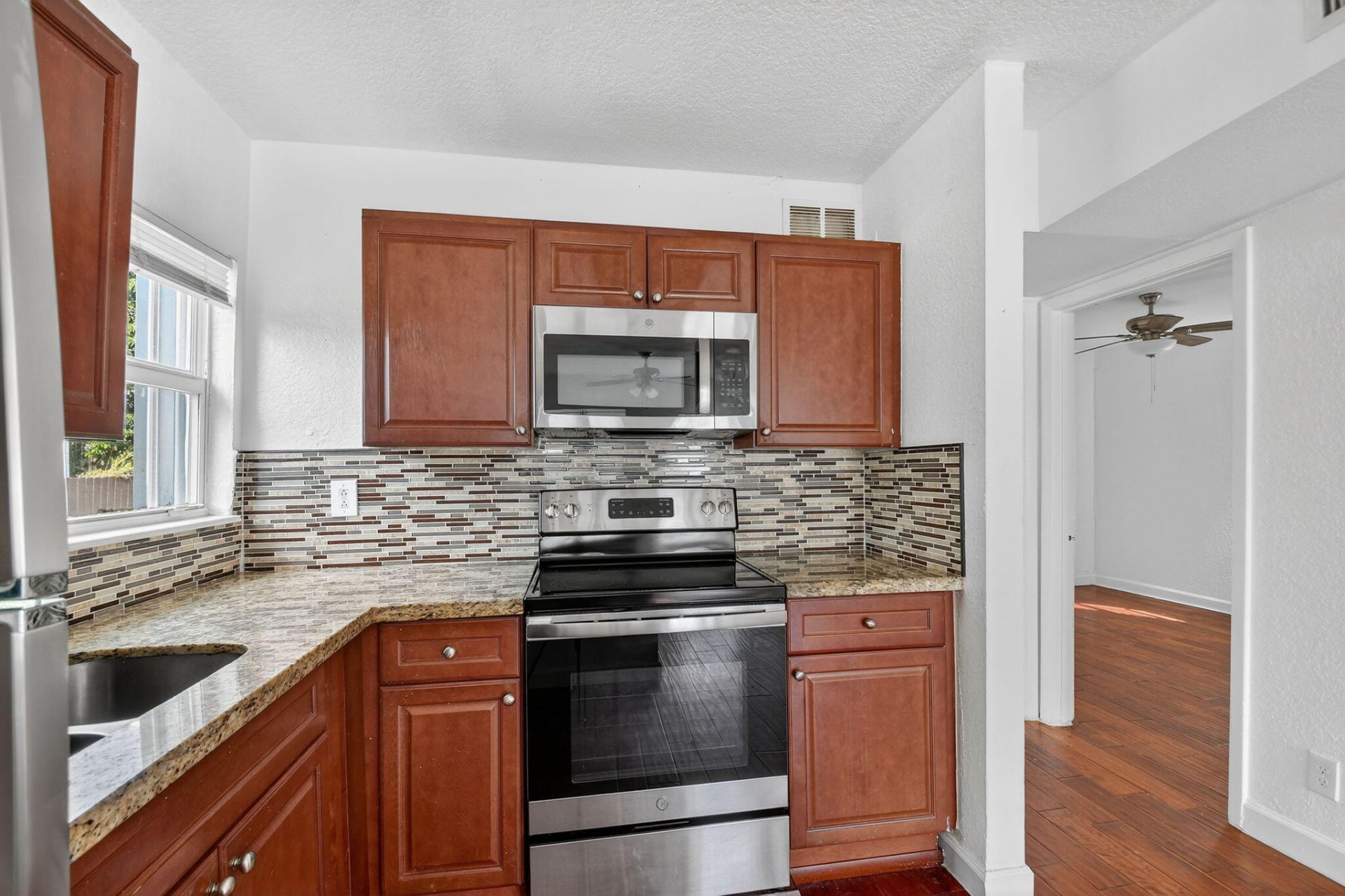 1011 W Lakewood Road, West Palm Beach, FL 33405 Photo