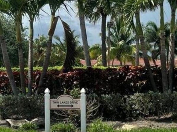 10076 Twin Lakes Drive, Unit 38-E, Coral Springs, FL 33071