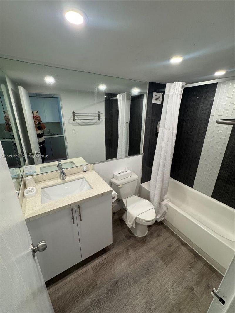 19201 Collins Ave , Unit 1018, Sunny Isles Beach, FL 33160 Photo