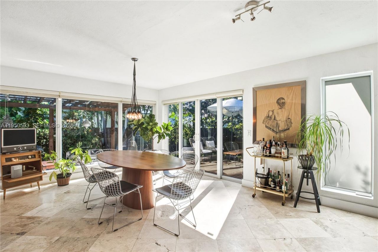 1106 NE 86th St, Miami, FL 33138 Photo