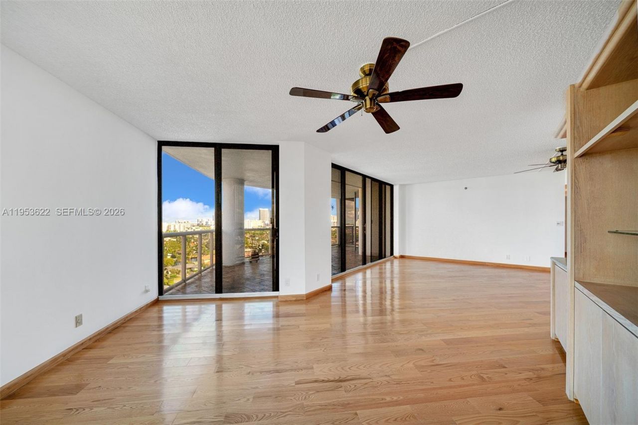 3598 NE Yacht Club Dr, Unit 1402, Aventura, FL 33180 Photo