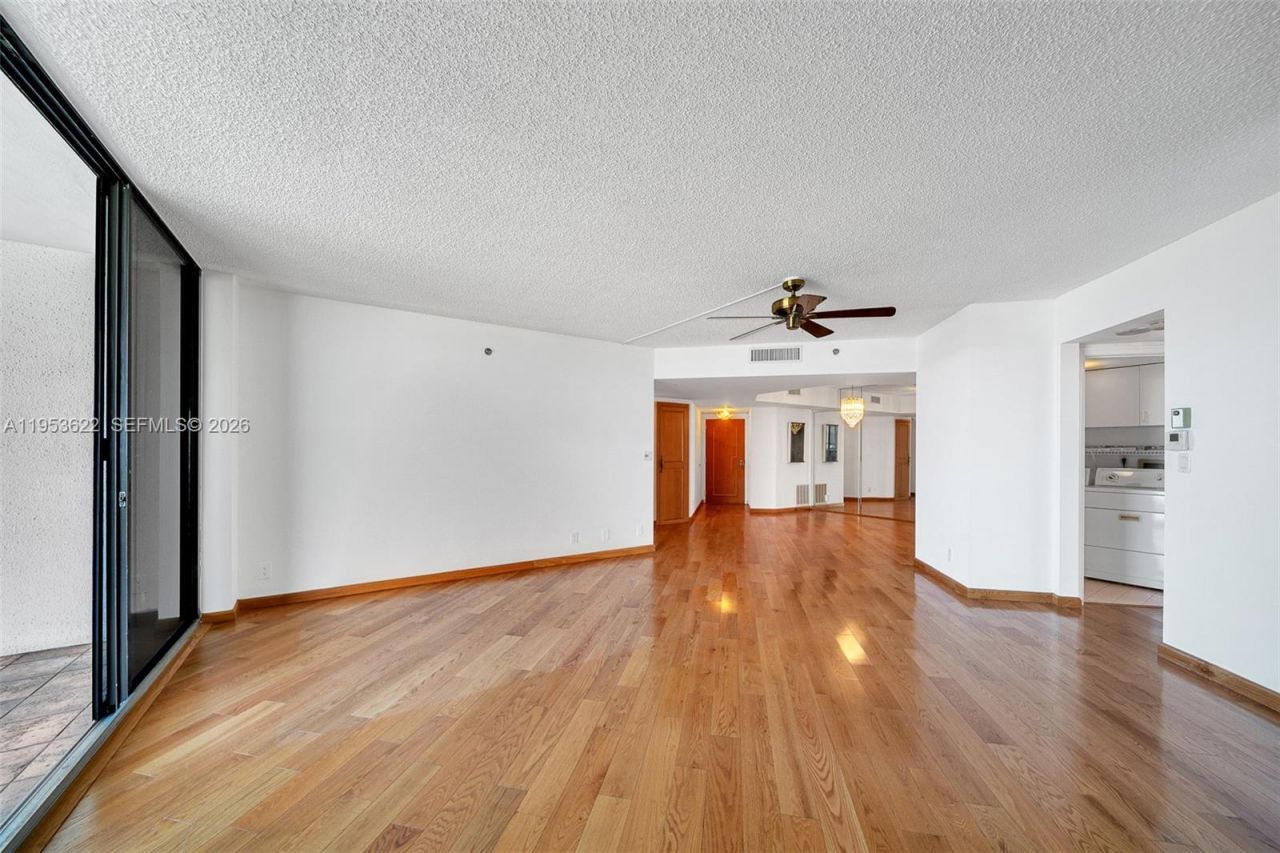 3598 NE Yacht Club Dr, Unit 1402, Aventura, FL 33180 Photo