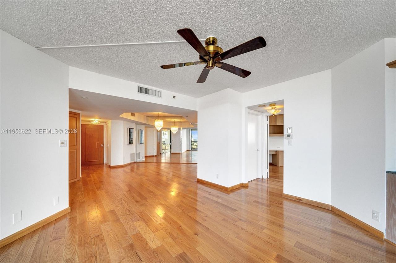 3598 NE Yacht Club Dr, Unit 1402, Aventura, FL 33180 Photo