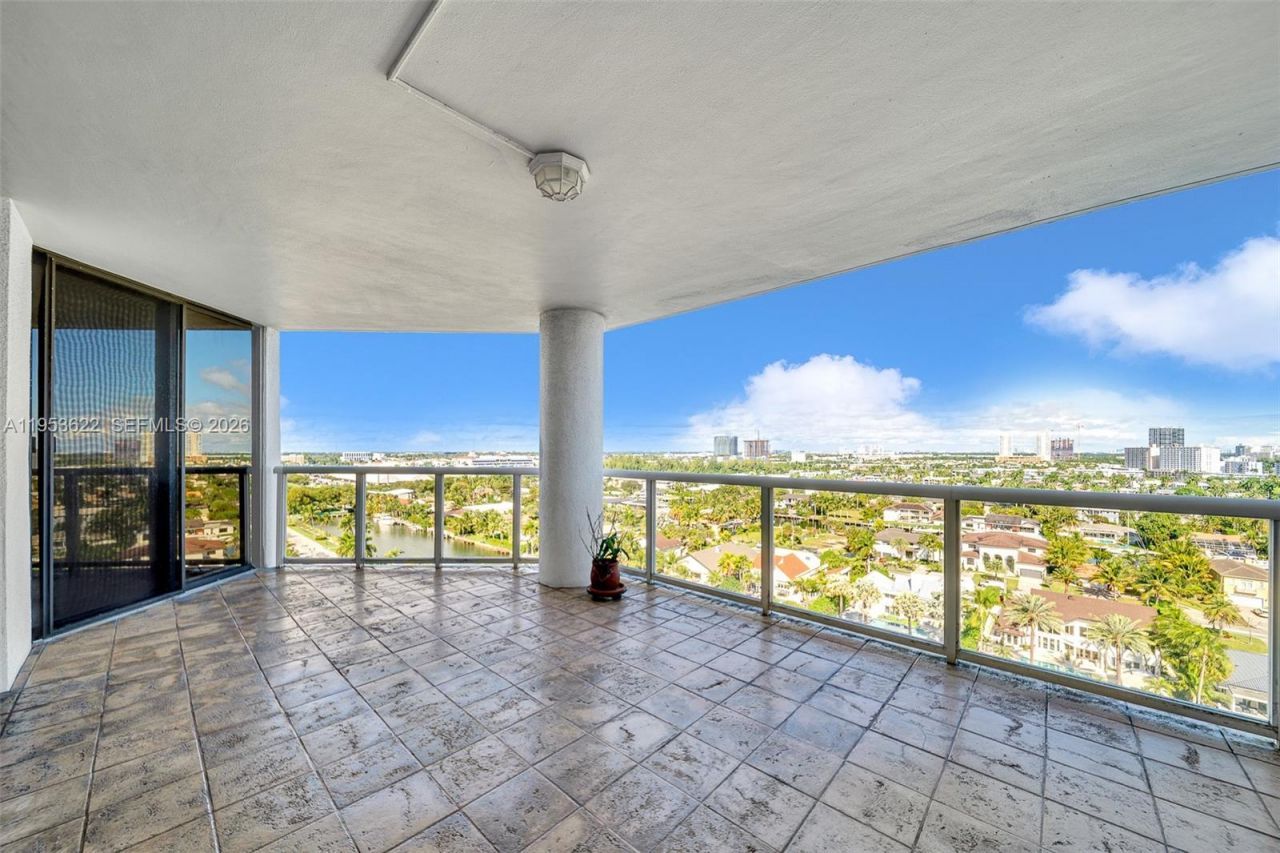 3598 NE Yacht Club Dr, Unit 1402, Aventura, FL 33180 Photo