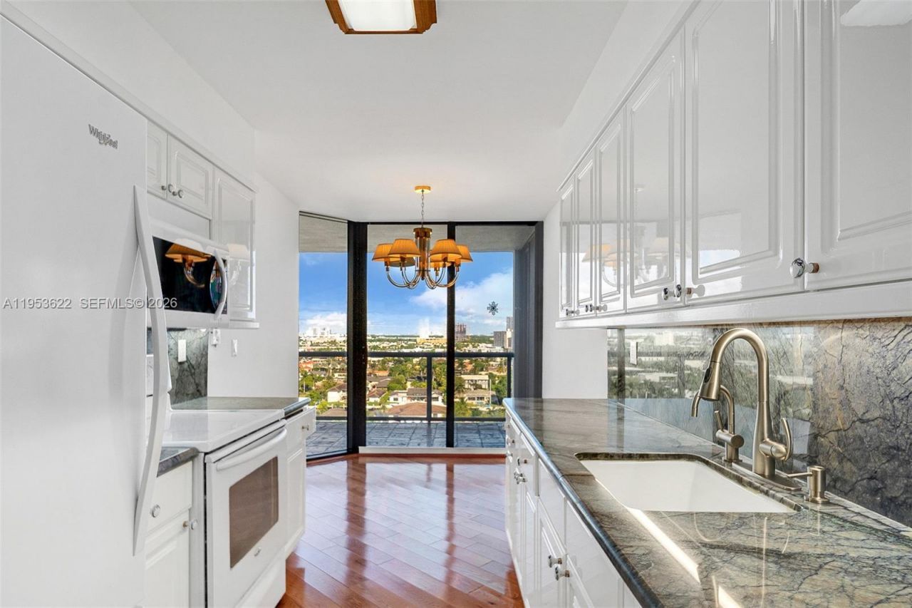 3598 NE Yacht Club Dr, Unit 1402, Aventura, FL 33180 Photo