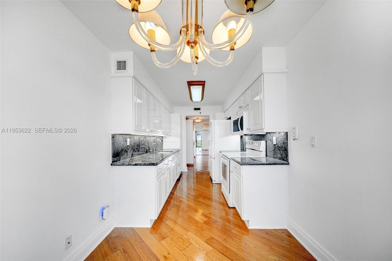 3598 NE Yacht Club Dr, Unit 1402, Aventura, FL 33180 Photo