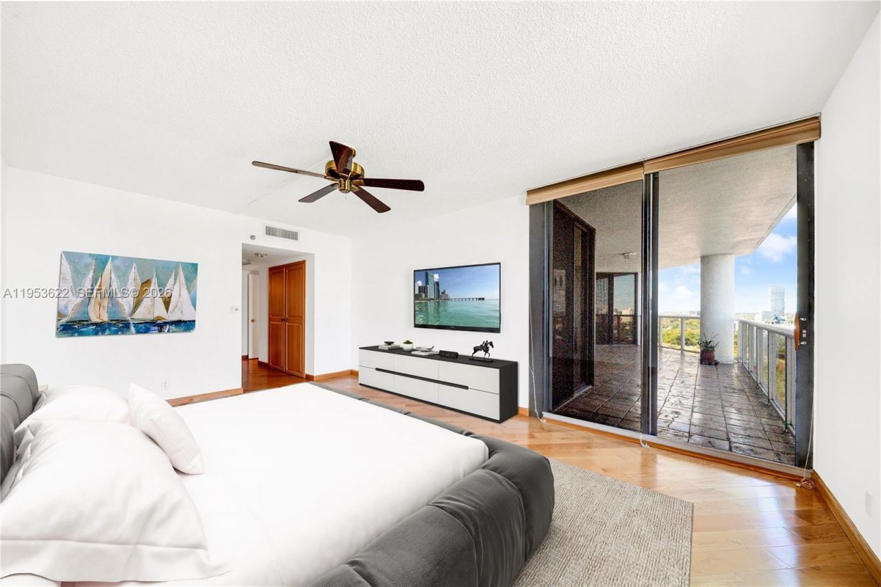 3598 NE Yacht Club Dr, Unit 1402, Aventura, FL 33180 Photo