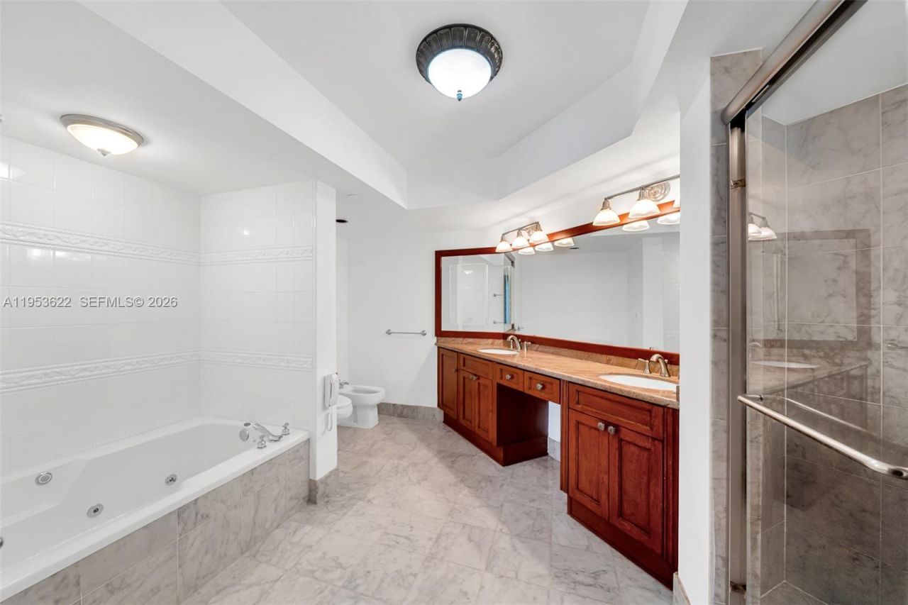 3598 NE Yacht Club Dr, Unit 1402, Aventura, FL 33180 Photo