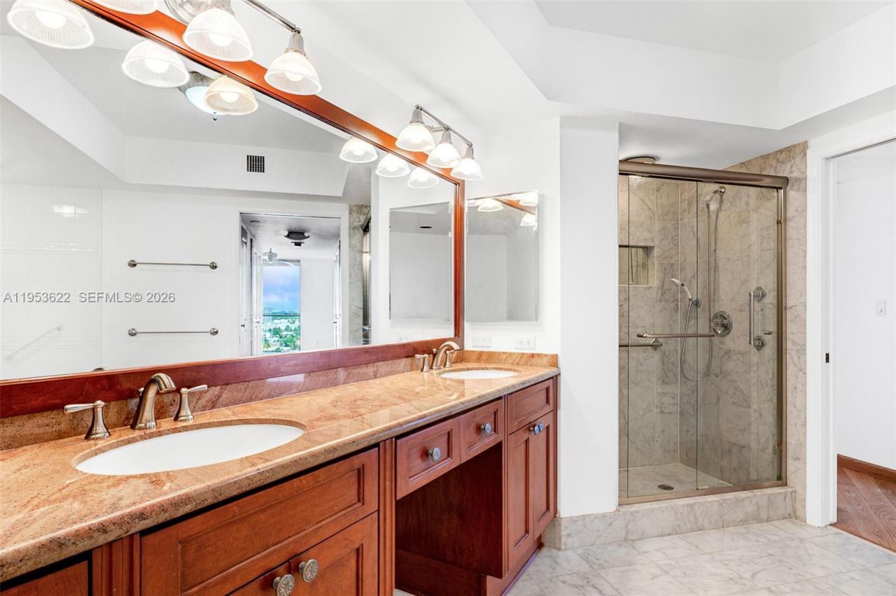 3598 NE Yacht Club Dr, Unit 1402, Aventura, FL 33180 Photo