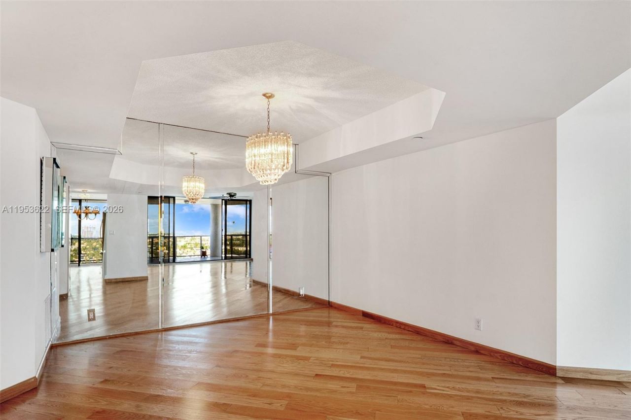 3598 NE Yacht Club Dr, Unit 1402, Aventura, FL 33180 Photo