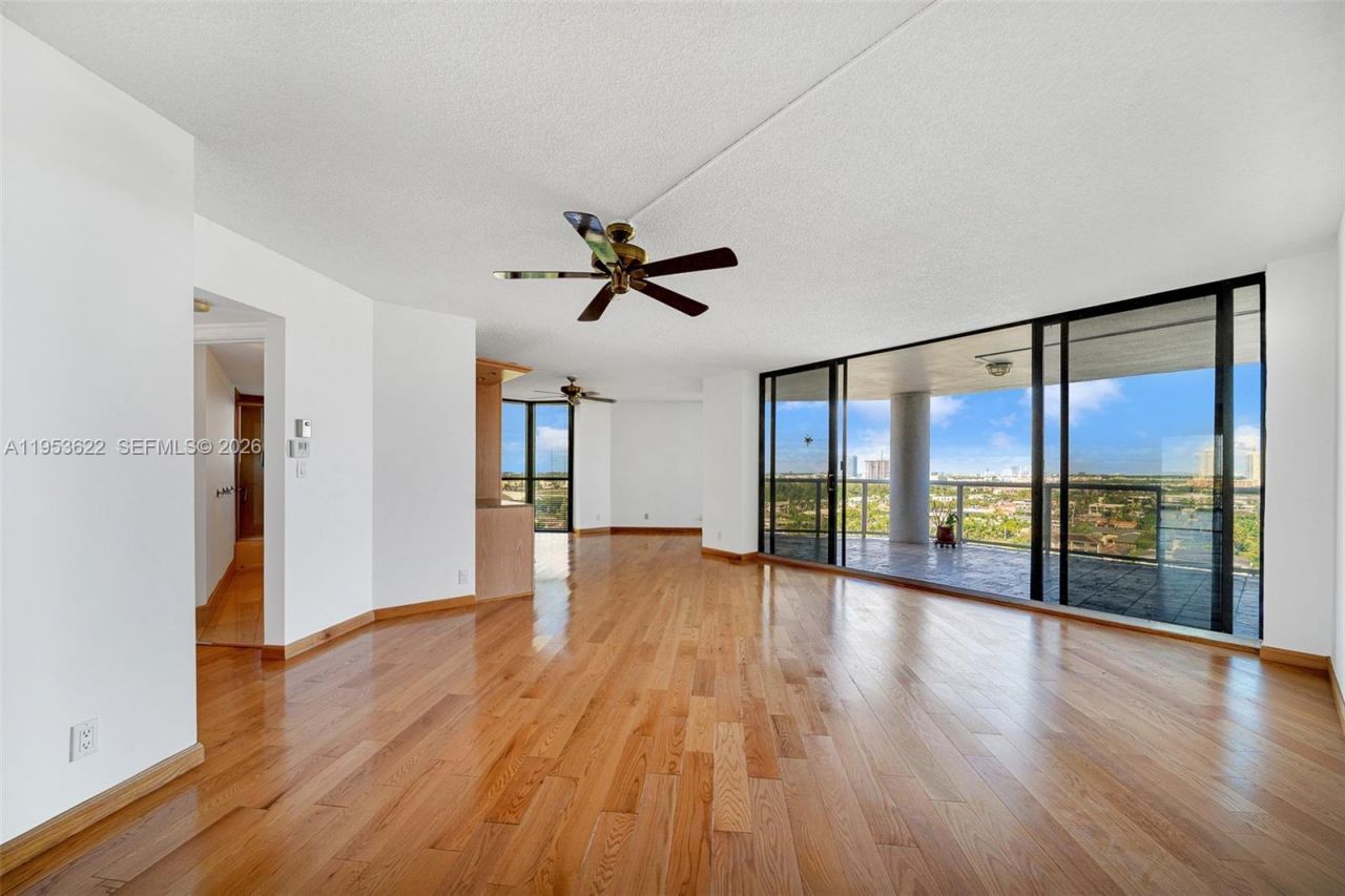 3598 NE Yacht Club Dr, Unit 1402, Aventura, FL 33180 Photo