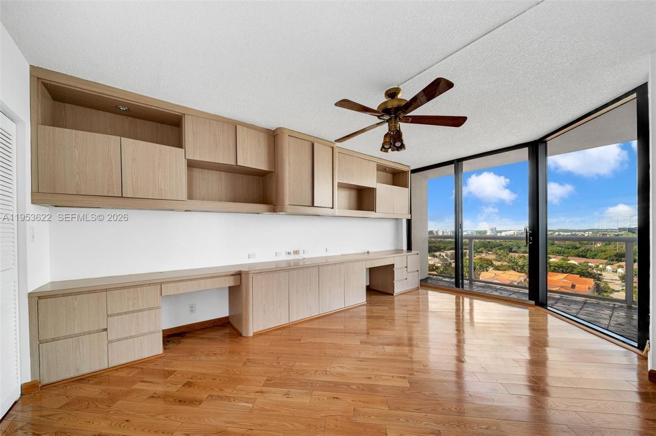 3598 NE Yacht Club Dr, Unit 1402, Aventura, FL 33180 Photo