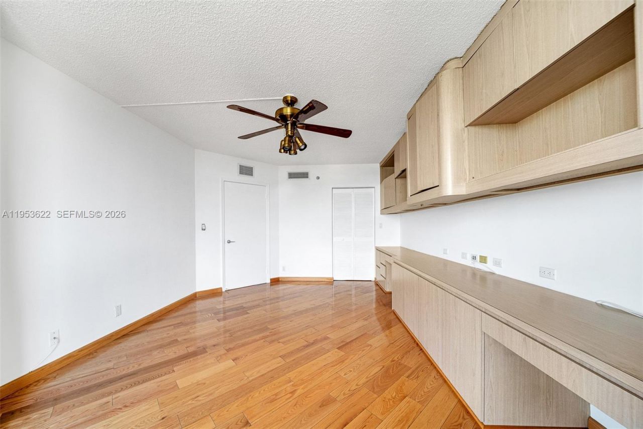 3598 NE Yacht Club Dr, Unit 1402, Aventura, FL 33180 Photo