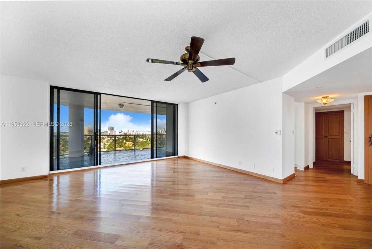 3598 NE Yacht Club Dr, Unit 1402, Aventura, FL 33180 Photo