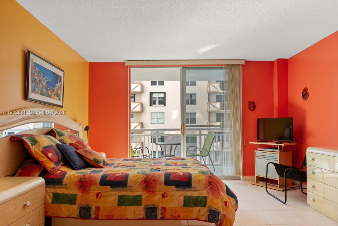 1849 S Ocean Dr, Unit 410, Hallandale Beach, FL 33009 Photo