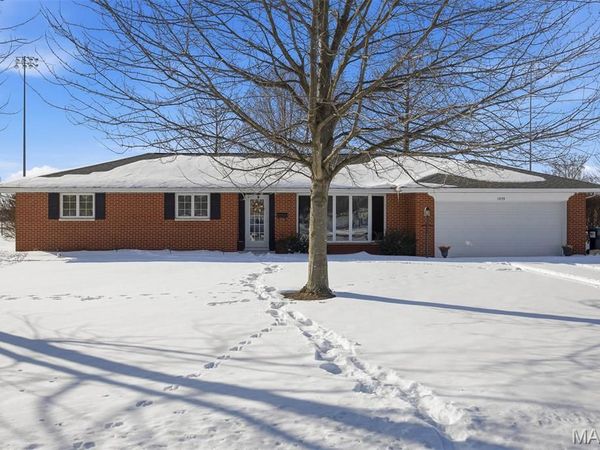 1059 N Cherry Street, Breese, IL 62230
