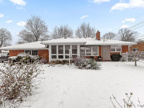 25703 Loch Lomond Drive, Dearborn Heights, MI 48125