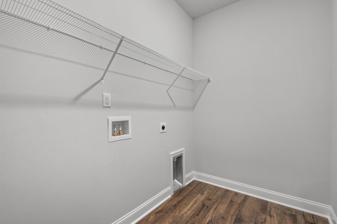 2495 Campton Loop Photo 14