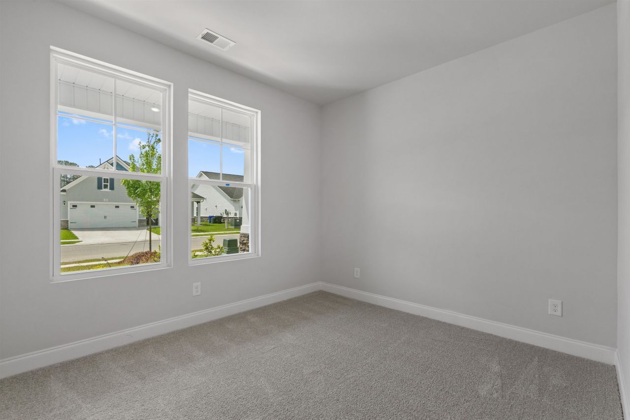 2495 Campton Loop Photo 19