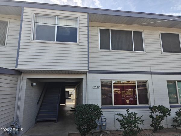 2557 W ROSE Lane, Unit 204, Phoenix, AZ 85017