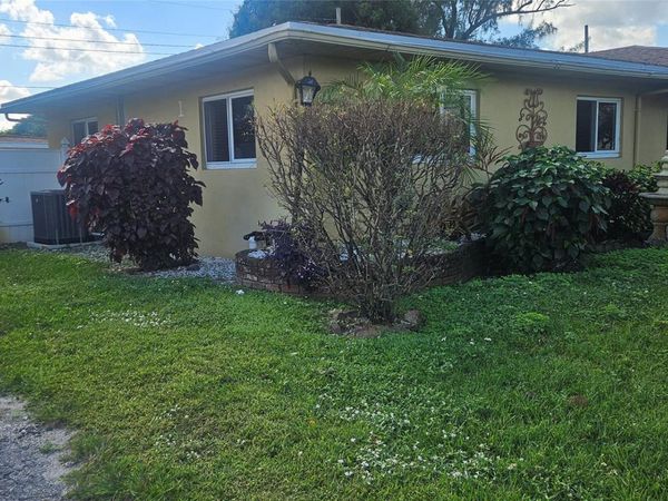3820 NW 29th St, Lauderdale Lakes, FL 33311