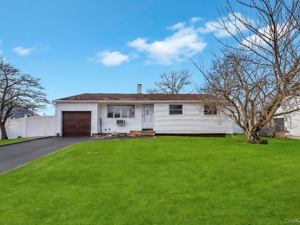 90 Selden Boulevard, Centereach, NY 11720