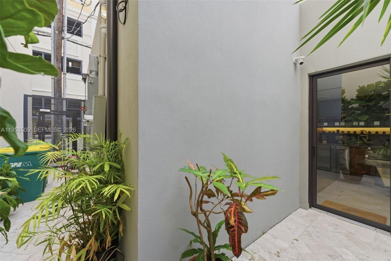 45 Valencia Ave, Coral Gables, FL 33134 Photo