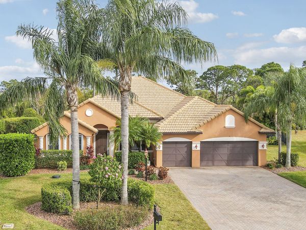 3055 NW Stoney Creek Avenue, Jensen Beach, FL 34957