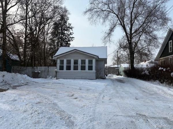 285 Voorheis Street, Pontiac, MI 48341