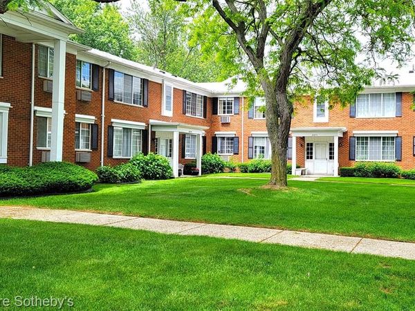 20870 Wildwood, Harper Woods, MI 48225