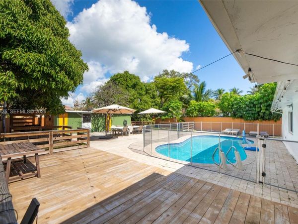 1765 NE 145th St, Miami, FL 33181