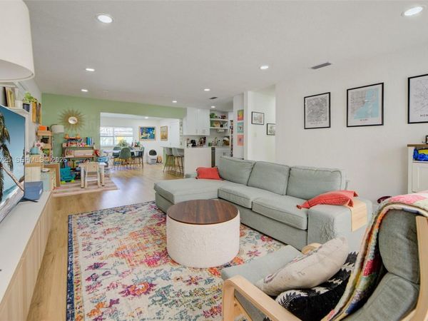 1765 NE 145th St , Miami, FL 33181