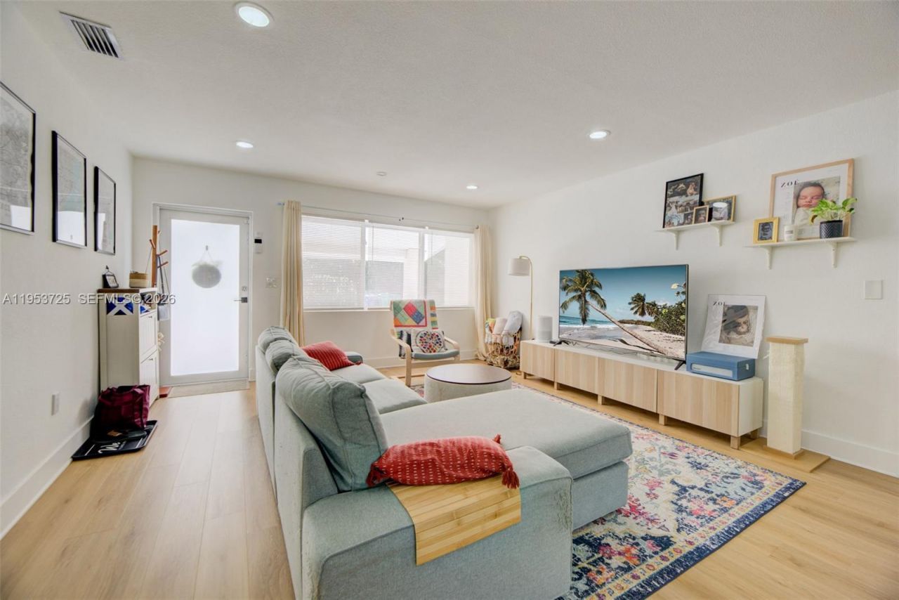 1765 NE 145th St, Miami, FL 33181 Photo