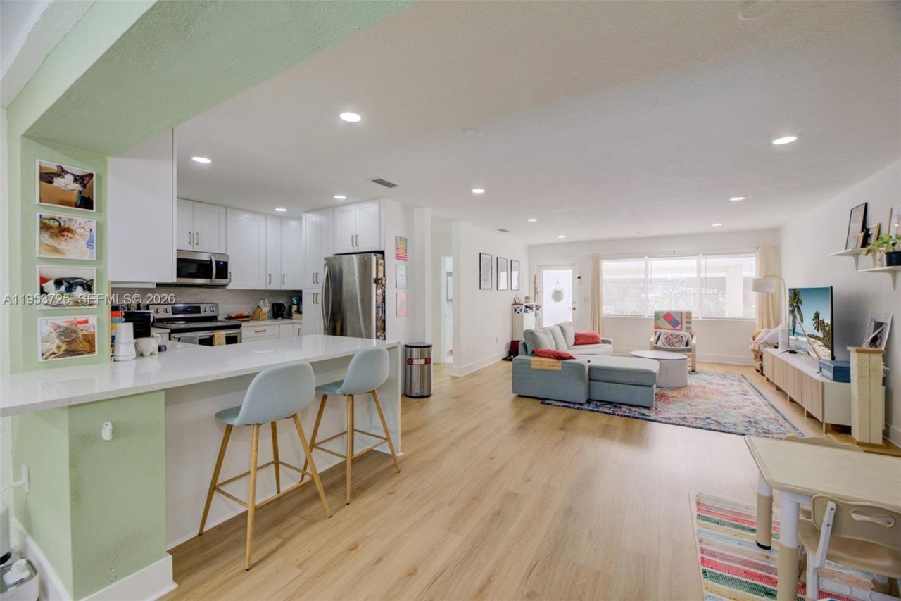 1765 NE 145th St, Miami, FL 33181 Photo