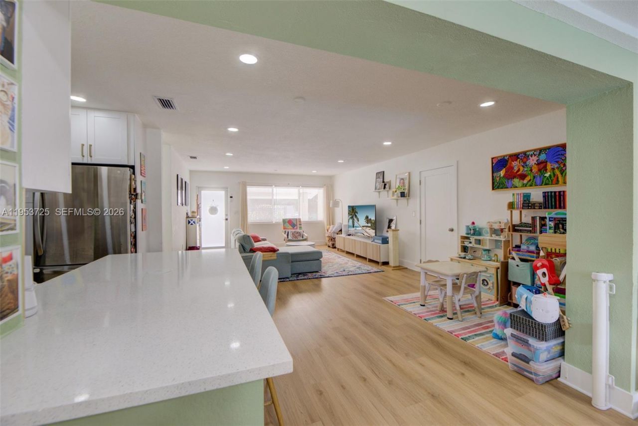 1765 NE 145th St, Miami, FL 33181 Photo