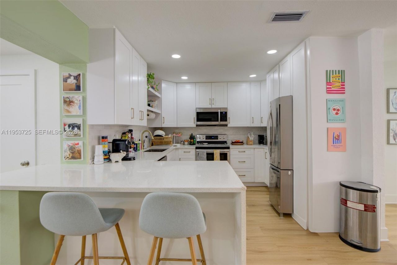 1765 NE 145th St, Miami, FL 33181 Photo