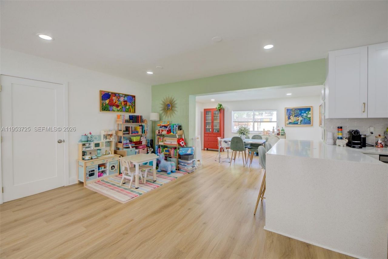 1765 NE 145th St , Miami, FL 33181 Photo