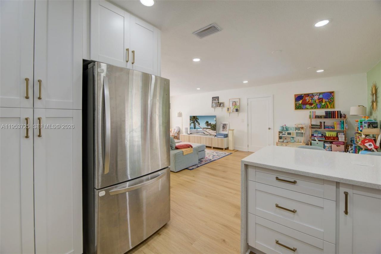 1765 NE 145th St, Miami, FL 33181 Photo