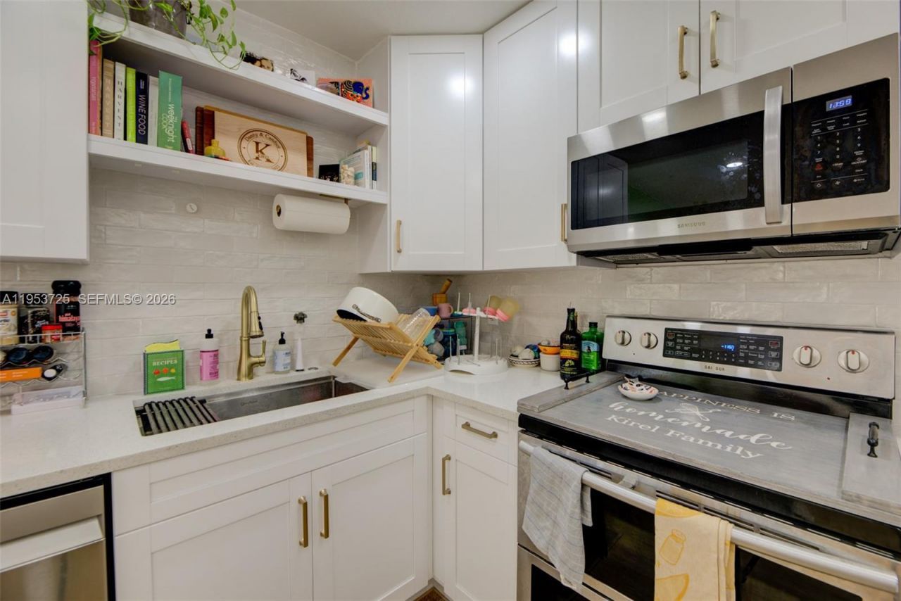 1765 NE 145th St , Miami, FL 33181 Photo