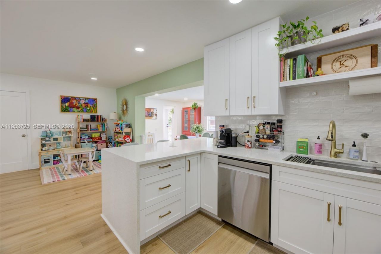 1765 NE 145th St , Miami, FL 33181 Photo