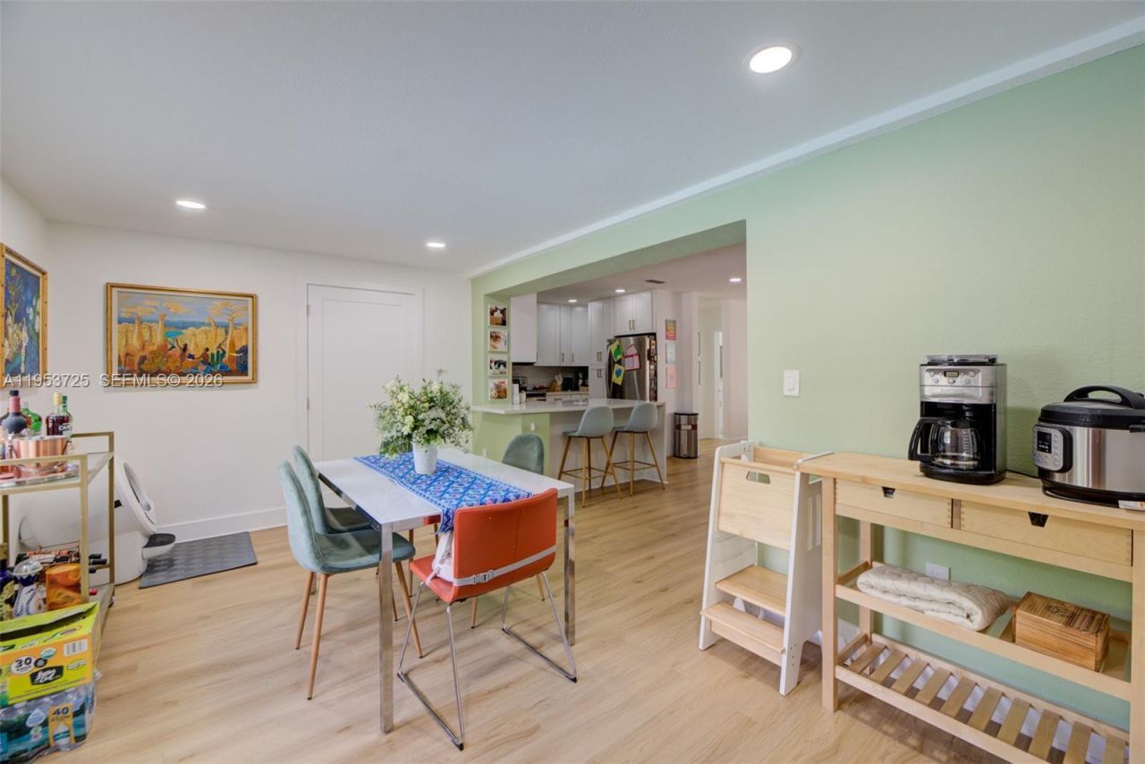 1765 NE 145th St, Miami, FL 33181 Photo