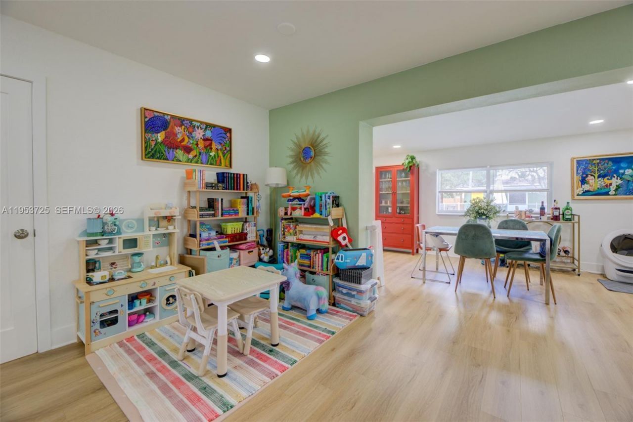 1765 NE 145th St , Miami, FL 33181 Photo