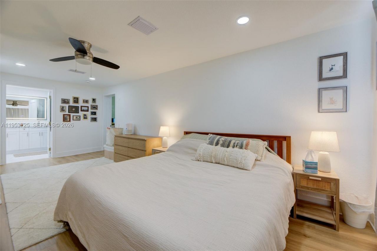 1765 NE 145th St , Miami, FL 33181 Photo