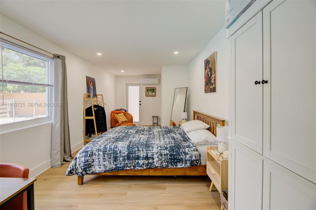 1765 NE 145th St , Miami, FL 33181 Photo