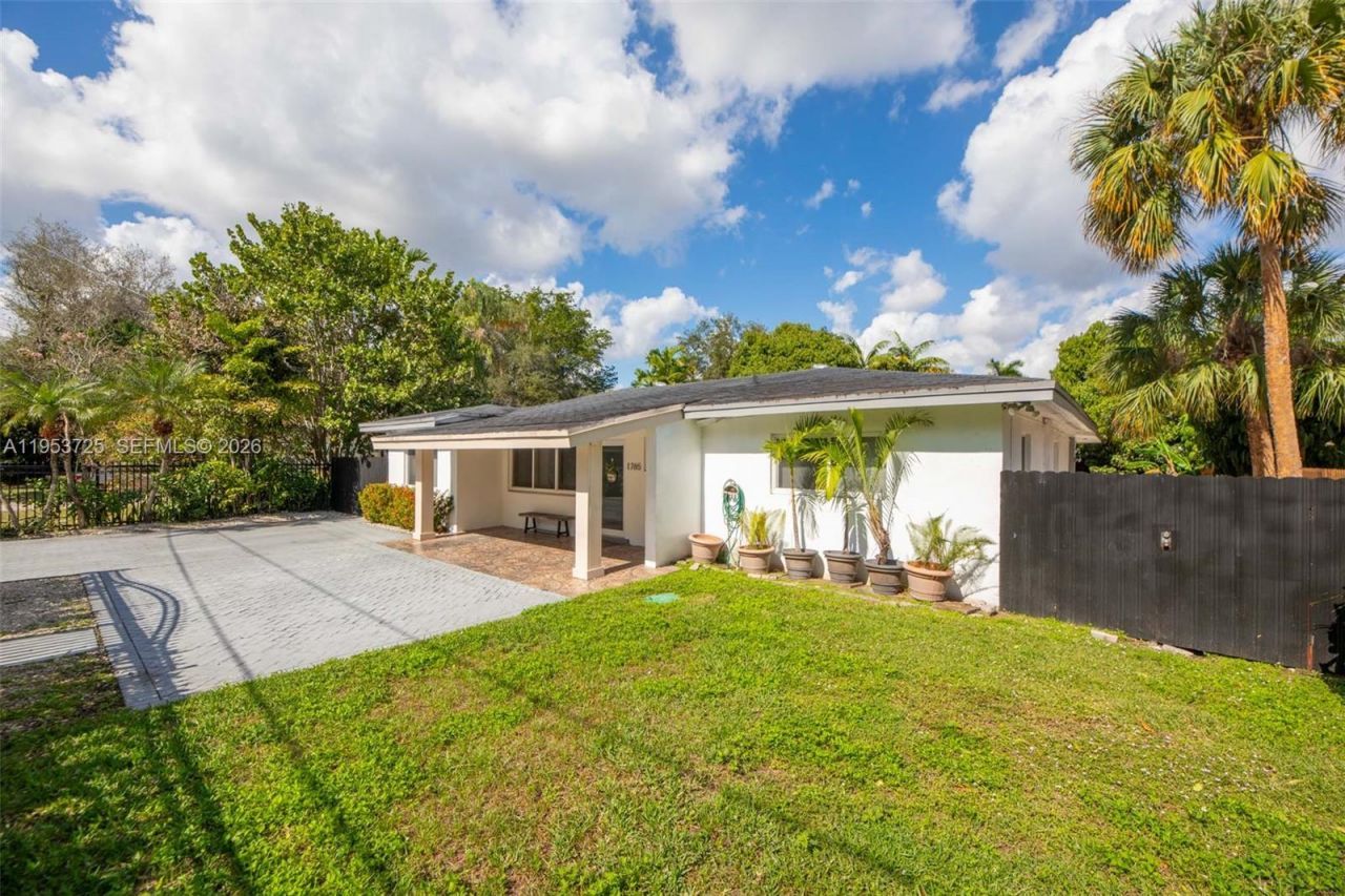 1765 NE 145th St, Miami, FL 33181 Photo