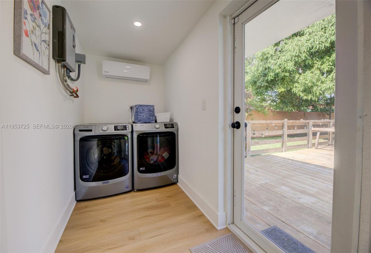 1765 NE 145th St, Miami, FL 33181 Photo