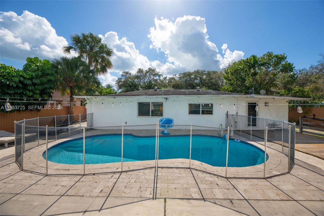 1765 NE 145th St, Miami, FL 33181 Photo