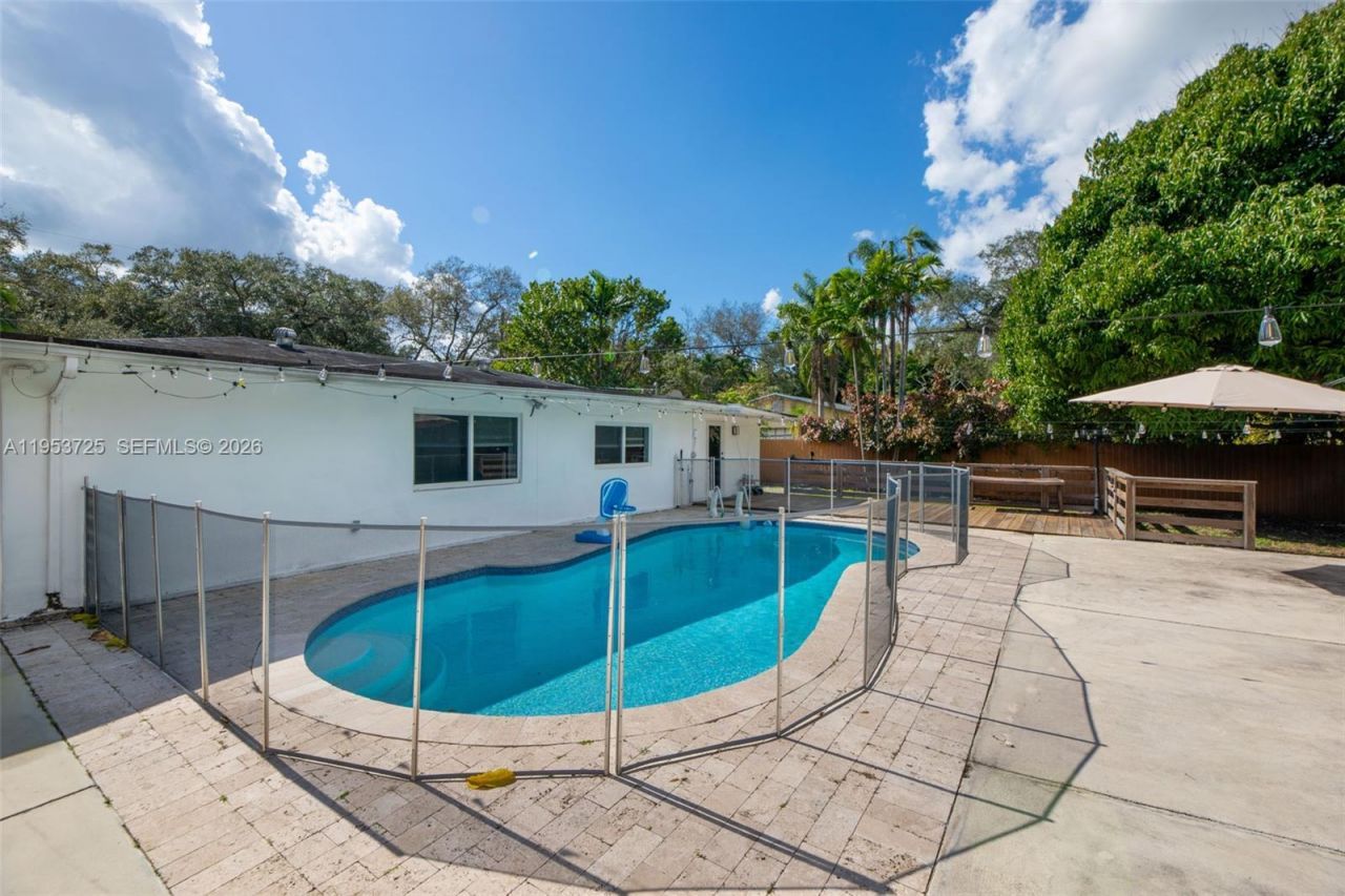 1765 NE 145th St, Miami, FL 33181 Photo